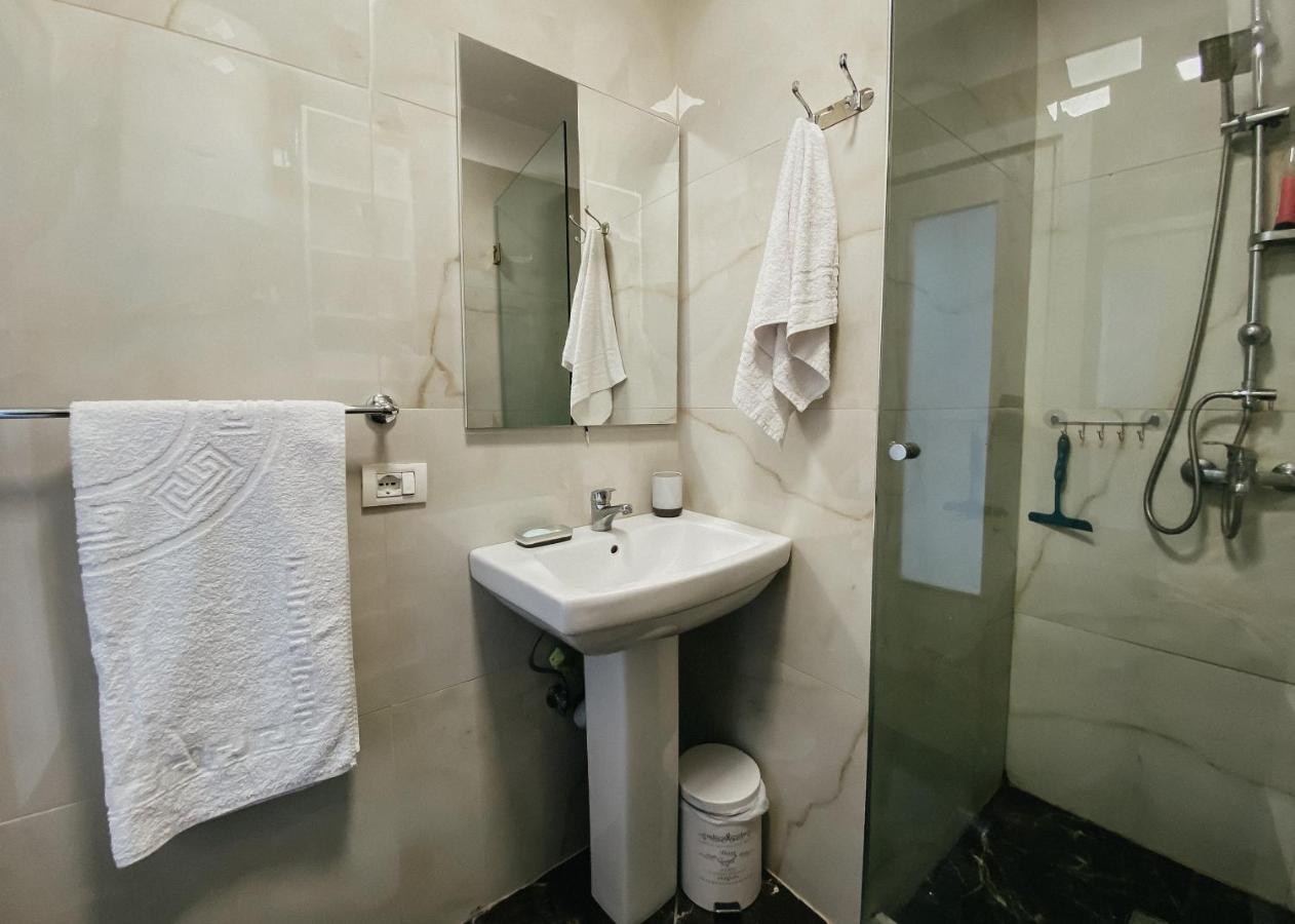 Train Station Modern App - The Nest Apartment Тирана Екстериор снимка